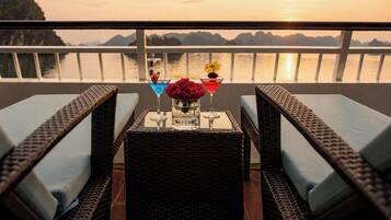 Honeymoon Suite Sea View with Private Balcony | Property grounds