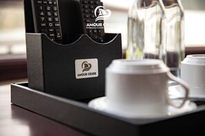 Luksusrom, utsikt mot bukt | Kaffe og/eller kaffemaskin
