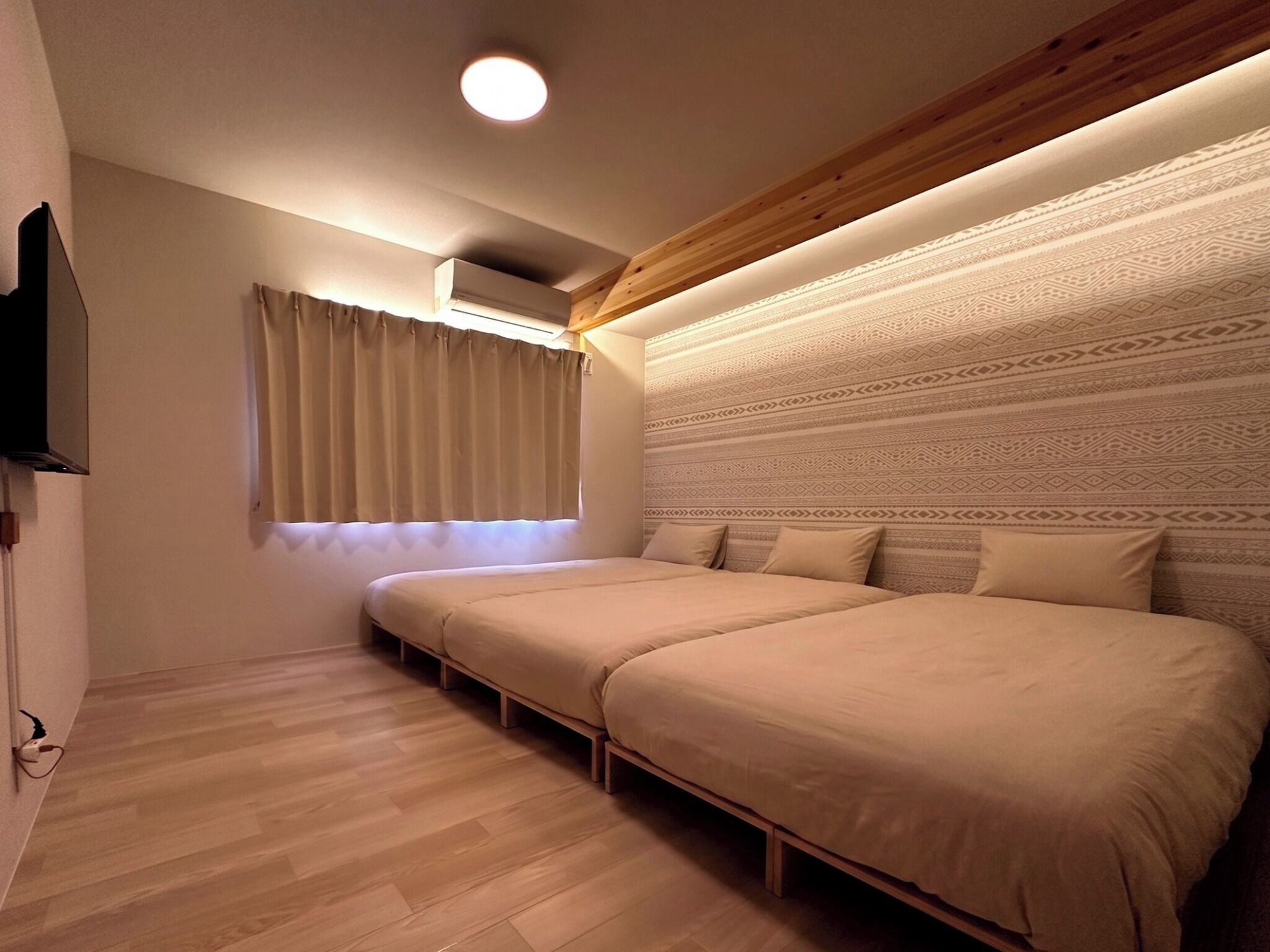 Free WiFi, bed sheets