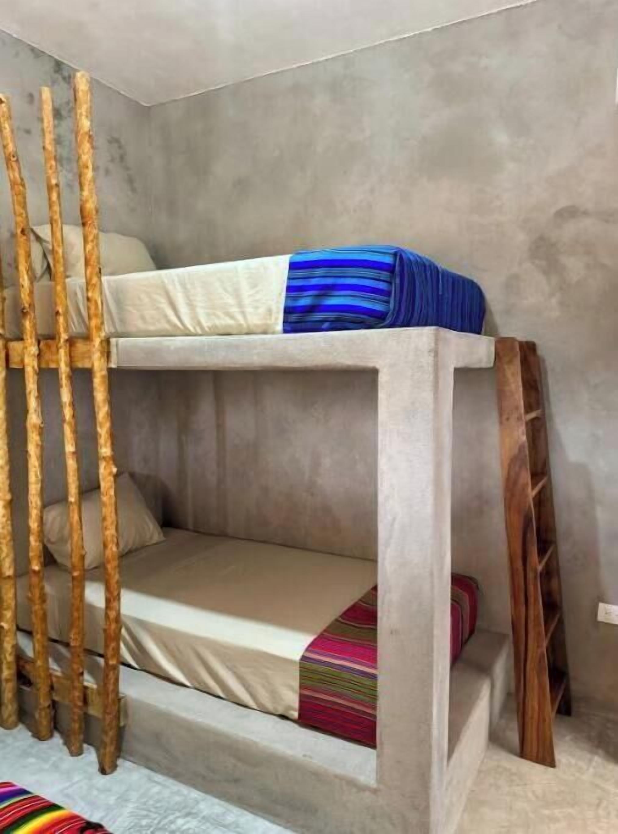 WiFi, bed sheets