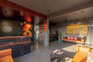 Lobby - Moustache Hostel Lonavala (Lonavala)