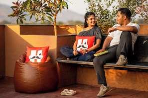 Property grounds - Moustache Hostel Lonavala (Lonavala)