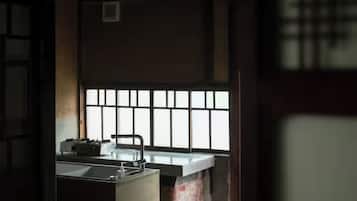 Fridge, microwave, stovetop, cookware/dishes/utensils