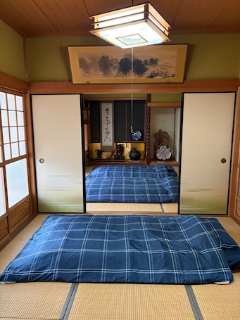 Desk, free WiFi, bed sheets. private room / Gose City Nara