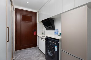 Classic Room, 1 Queen Bed, Kitchenette, City View | Interior - Weekend International Apartment (Guangzhou)