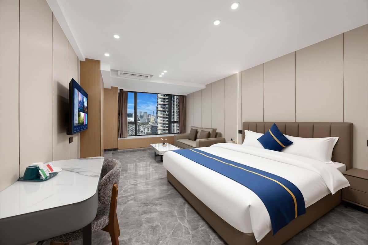 Superior Double Room, 1 Queen Bed, City View | In-room safe, desk, blackout drapes, soundproofing