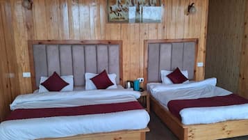 Familien-Doppelzimmer, Balkon, Bergblick | Kostenloses WLAN