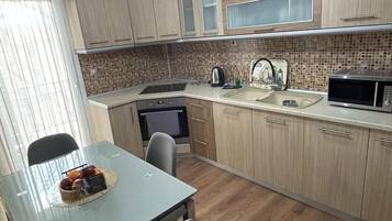 Fridge, microwave, coffee/tea maker, electric kettle