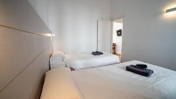 Habitación doble, balcón, vistas al jardín | Caja fuerte y wifi gratis
