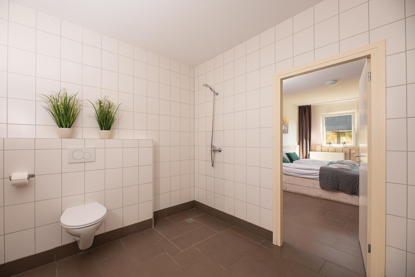 Een douche, handdoeken