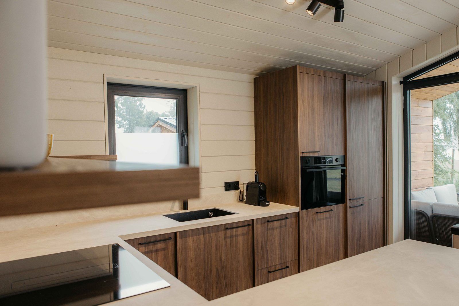 Fridge, microwave, dishwasher, coffee/tea maker