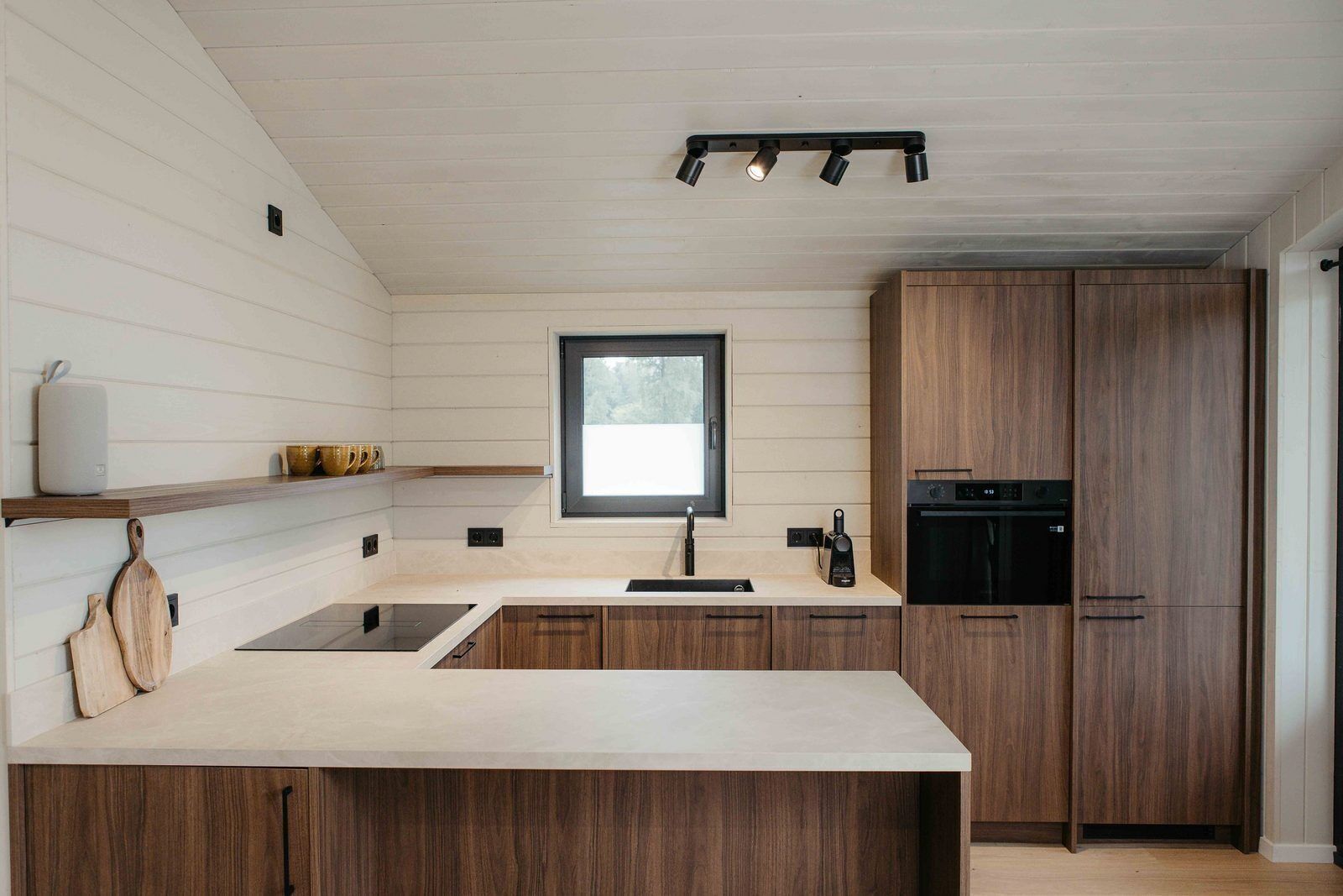 Fridge, microwave, dishwasher, coffee/tea maker