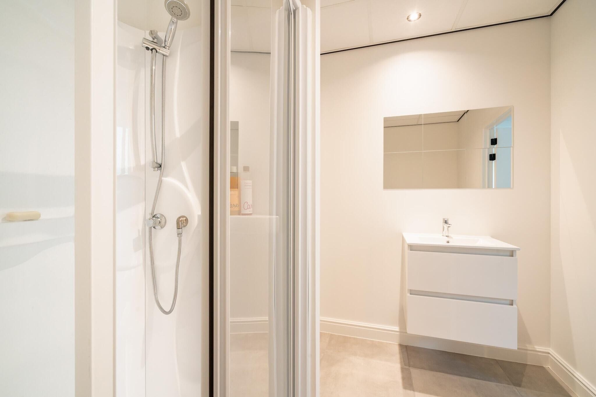 Een douche, gratis toiletartikelen