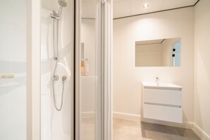 Shower - Cozy Antwerp City Apartment for 5 (Antwerp)