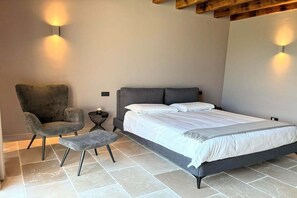 Room - Elegant suite with shared pool (Adro)