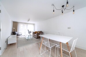 Living room - Belgravia Living 2-bed Flat With Balcony (London)