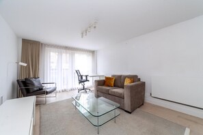 Living room - Belgravia Living 2-bed Flat With Balcony (London)