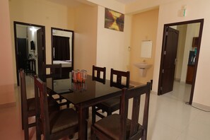 Deluxe Double Room | Dining - Classique Inn (Thiruvananthapuram)