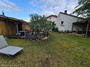 Outdoor dining - Vrbo Property (Labastide-de-Virac)