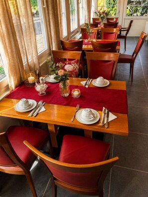 Buffet breakfast for a fee on weekends - Hotel Panorama (Nickenich)