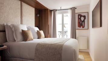 Desk, iron/ironing board, Internet, bed sheets