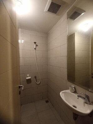Business Double Room | Bathroom - BIMA HOTEL (Jawa Timur)
