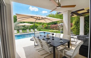 Outdoor dining - Vrbo Property (Fiorini)