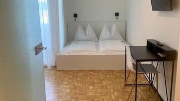 Comfort Studio, 1 Queen Bed, Balcony | Living area
