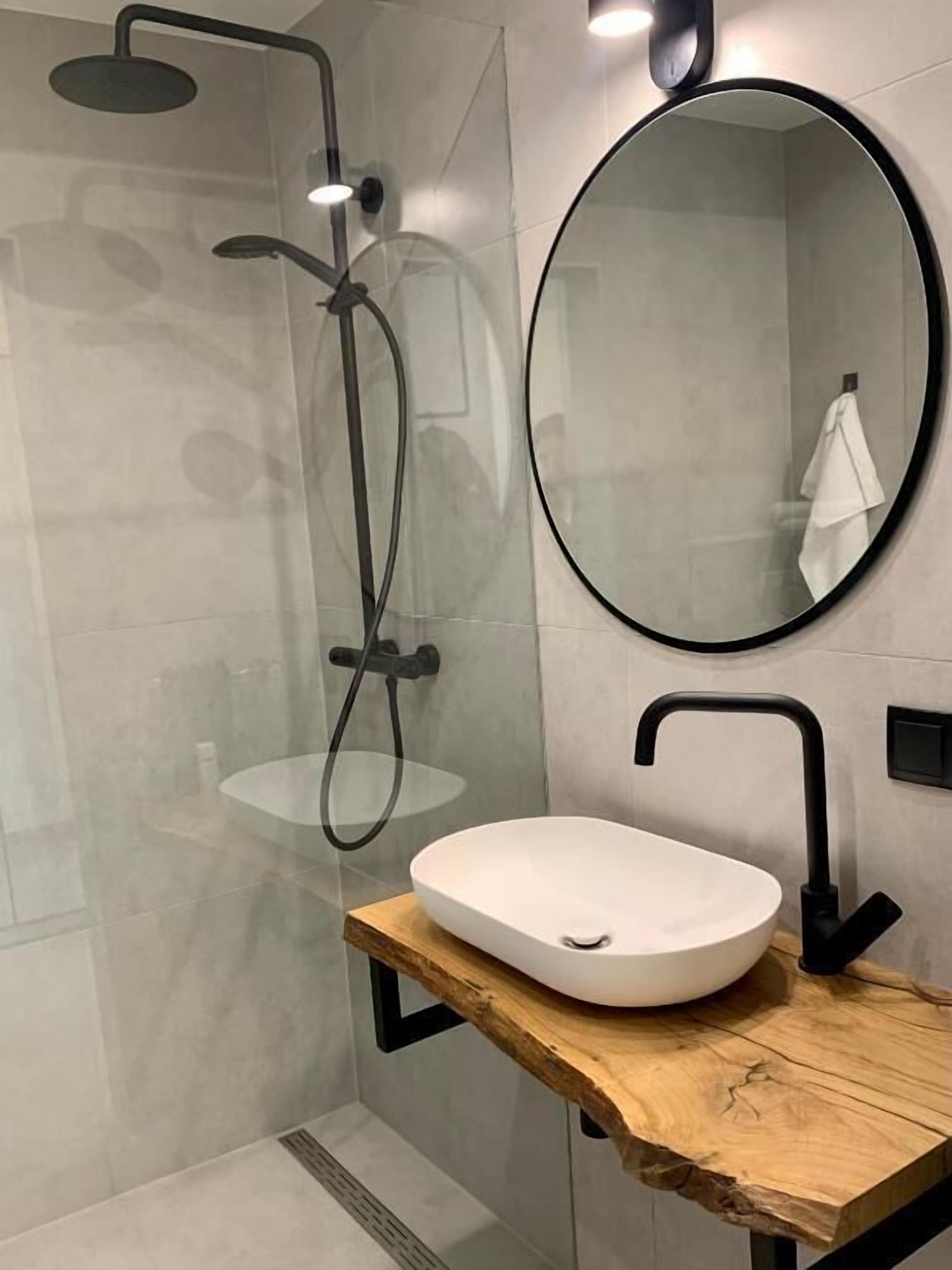 Comfort Studio, 1 Queen Bed, Balcony | Bathroom