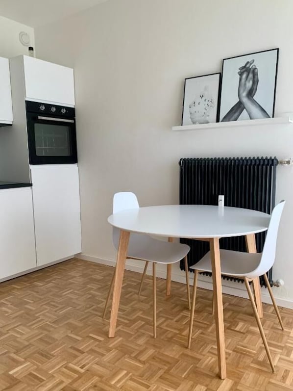 Comfort Studio, 1 Queen Bed, Balcony | Private kitchen | Coffee/tea maker, electric kettle, toaster - Appartement 509 (Klagenfurt am Wörthersee)