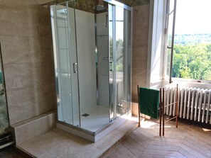 Bathroom - Château 'Château De Barral' with Private Pool, Private Garden, and Wi-Fi (Hauterives)