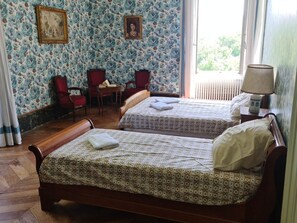 Room - Château 'Château De Barral' with Private Pool, Private Garden, and Wi-Fi (Hauterives)