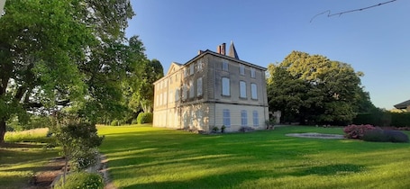 Exterior. Château 'De Barral - Private Pool', Private Garden and Wi-Fi
