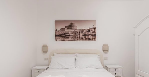 Economy Double Room, City View | In-room safe, desk, iron/ironing board, free WiFi - Mysuiterome (Rome)