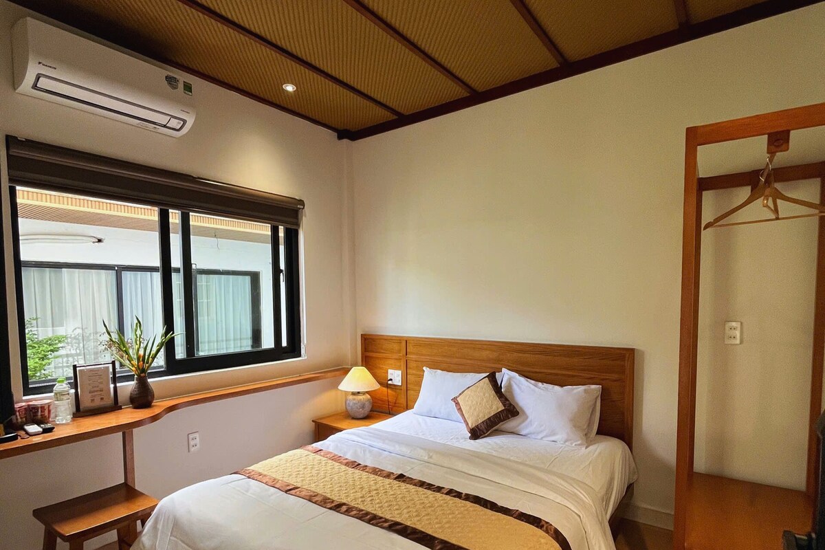 Standard Double Room | Desk, laptop workspace, blackout drapes, iron/ironing board