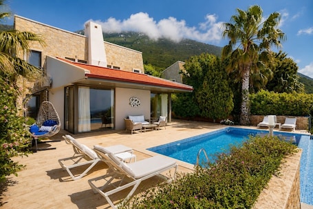 Piscina externa sazonal. Villa Emilie