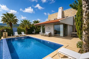 Seasonal outdoor pool - Villa Emilie (Kaş)