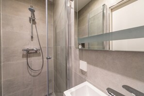 Hair dryer, towels - Canal-View Studio for 2 · Jordaan, Steps to Anne Frank House (Amsterdam)