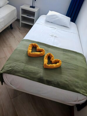 Iron/ironing board, WiFi, bed sheets - Vacation Apartment 'Paraíso Para Todos' with Sea View, Shared Pool and Wi-Fi (Mogán)