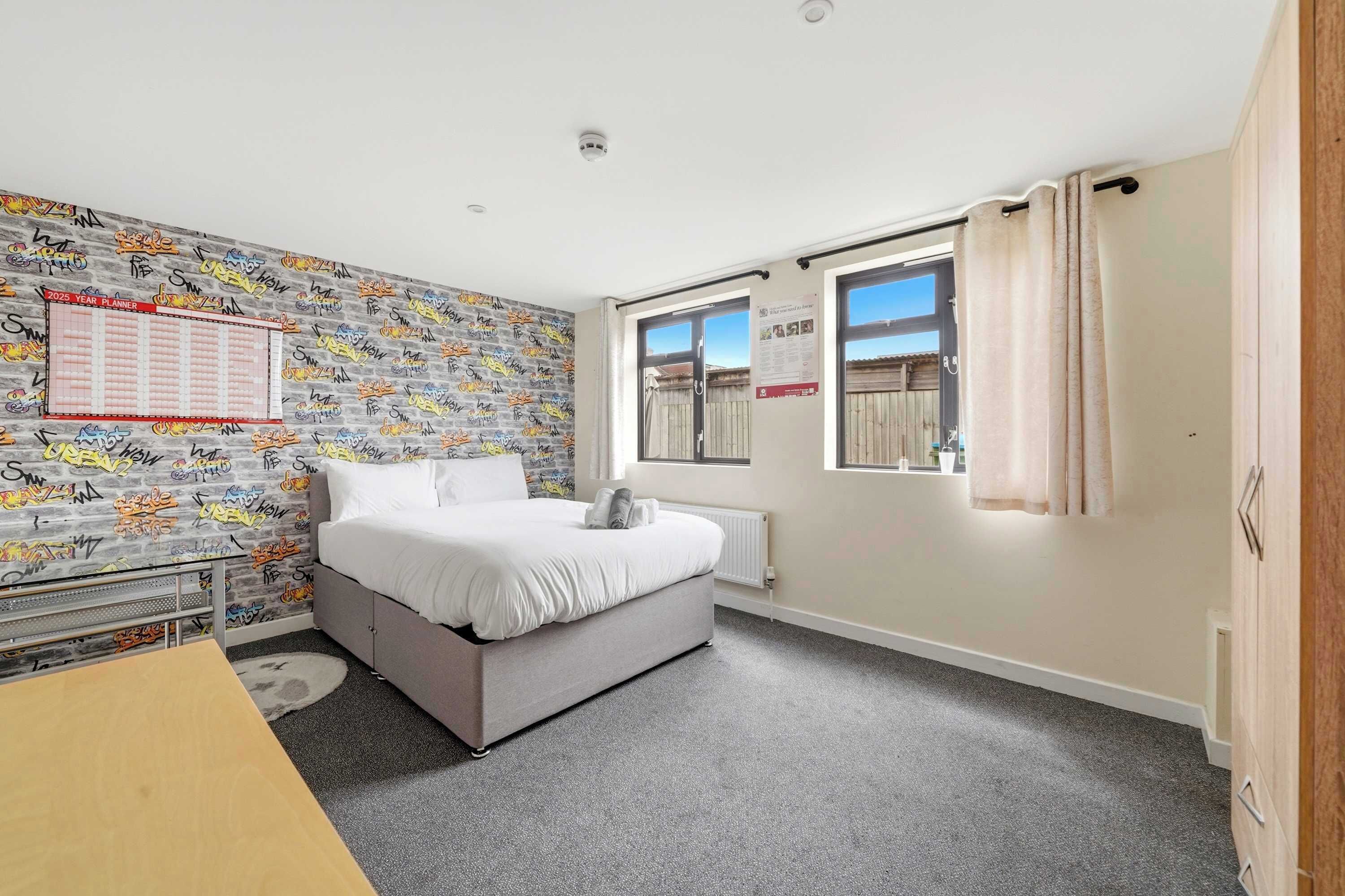 Desk, iron/ironing board, WiFi, bed sheets