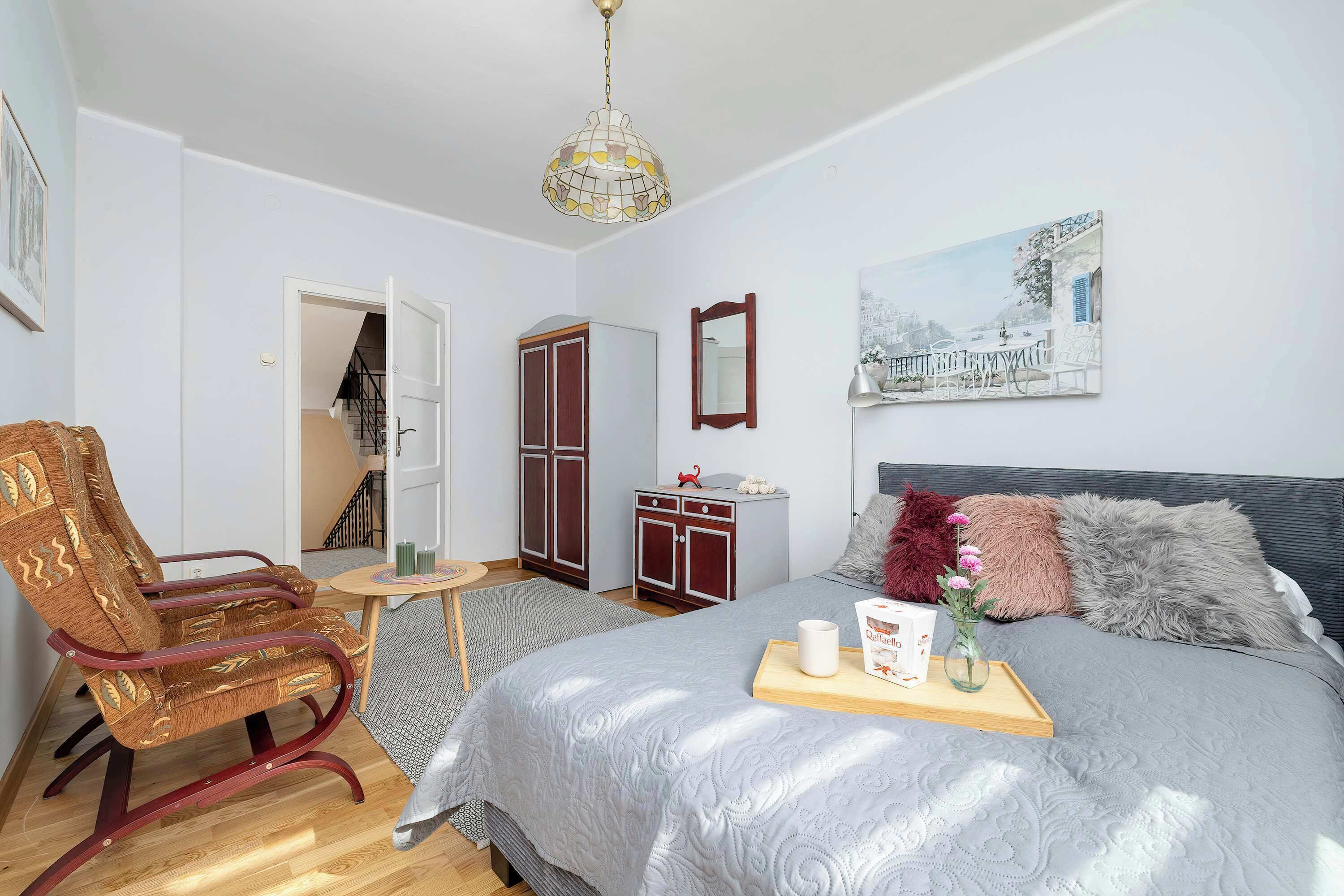 Iron/ironing board, travel cot, WiFi, bed sheets
