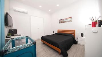 Desk, iron/ironing board, free WiFi