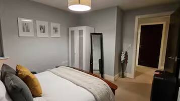 1 chambre, fer et planche à repasser, accès au Wi-Fi (inclus)