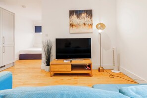 Interior - Central - Stay 4 - Wifi - Parking - Near Transport (Maidstone)