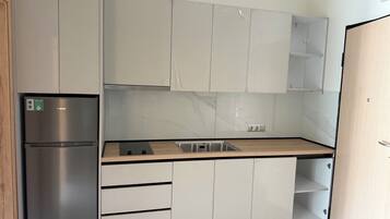 Studio, Balcony, City View | Private kitchen