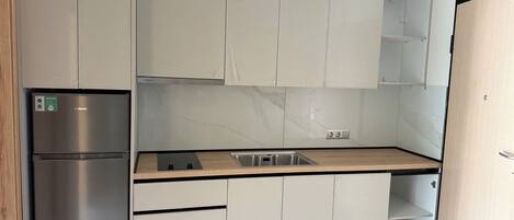 Studio, Balcony, City View | Private kitchen