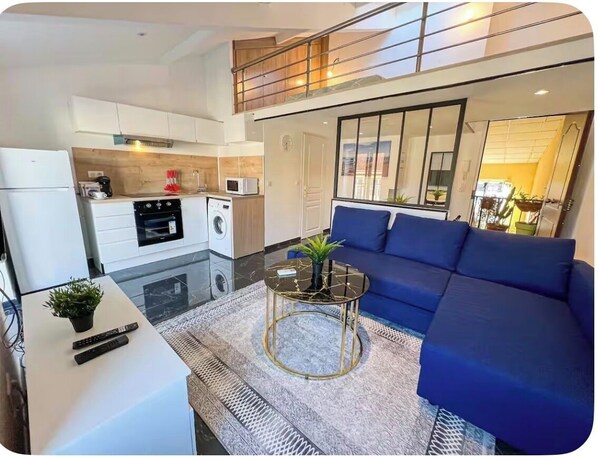 Living area - Vrbo Property (Nice)