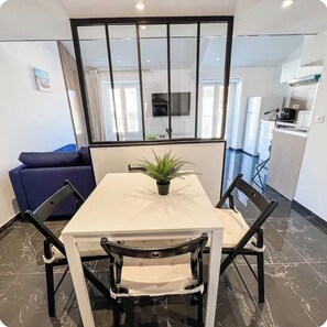 Dining - Vrbo Property (Nice)