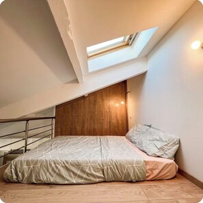 Room - Vrbo Property (Nice)