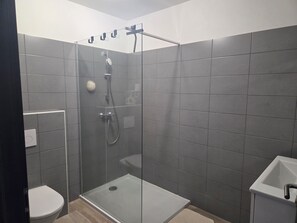 Bathroom - Vrbo Property (Bastia)